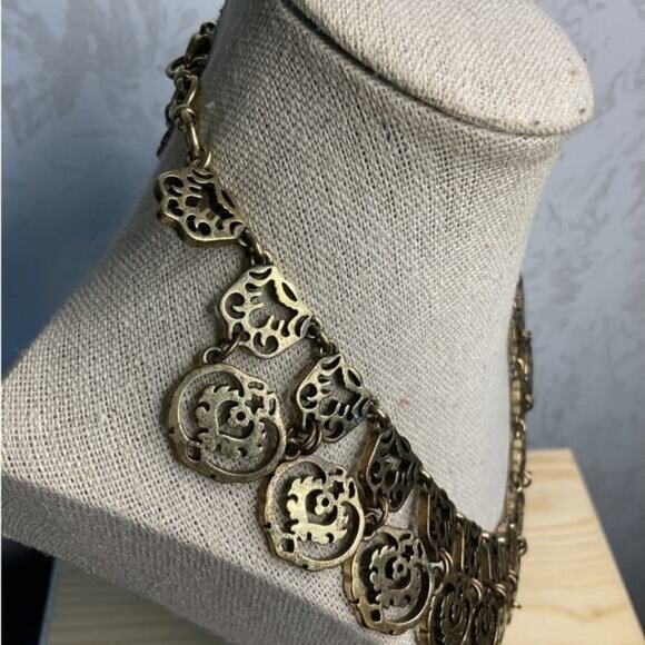 Antique Brass Tone Bib Statement Necklace With Floral Design & Lobster Clasp - Picture 2 of 4